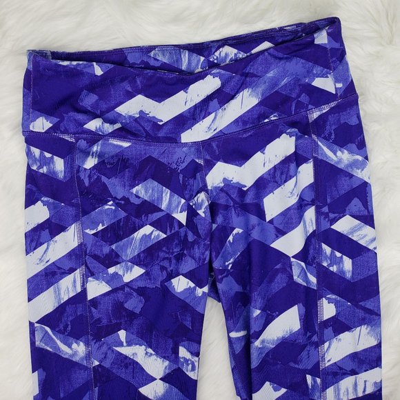 Old Navy Workout Capri Leggings - Picture 2 of 9